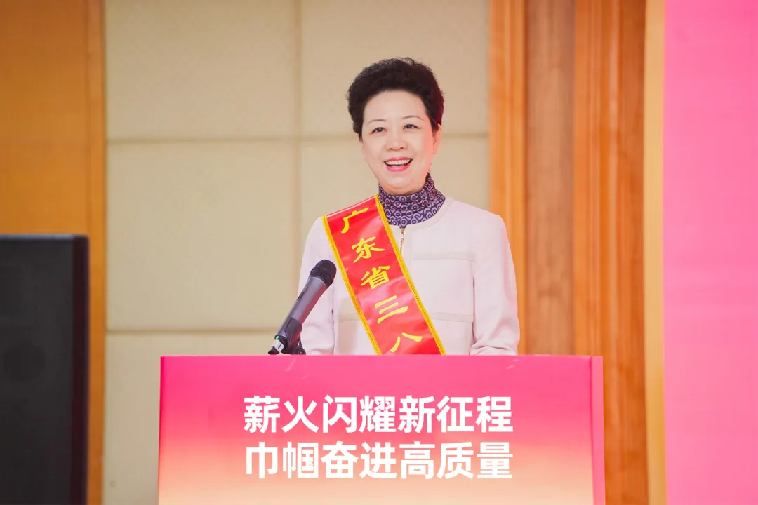 中国妇女报 | 龙8-long8李倩仪专访：以供应链为笔，绘行业新篇章